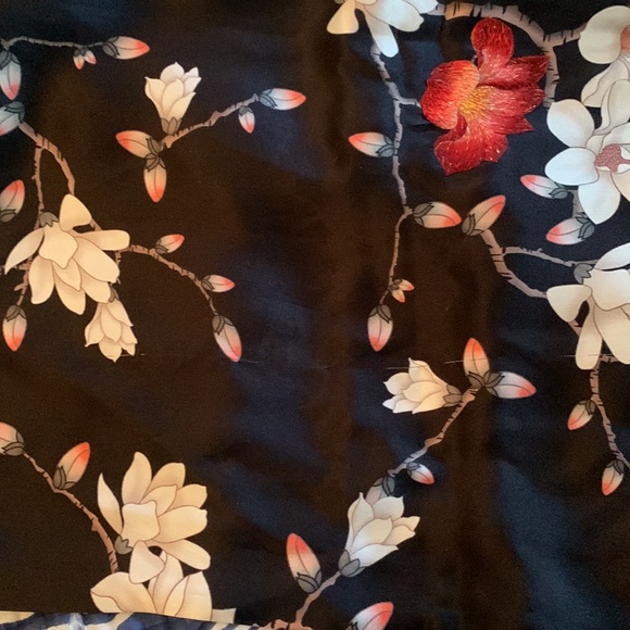 Floral Wrap/Scarf - Picture 9 of 10